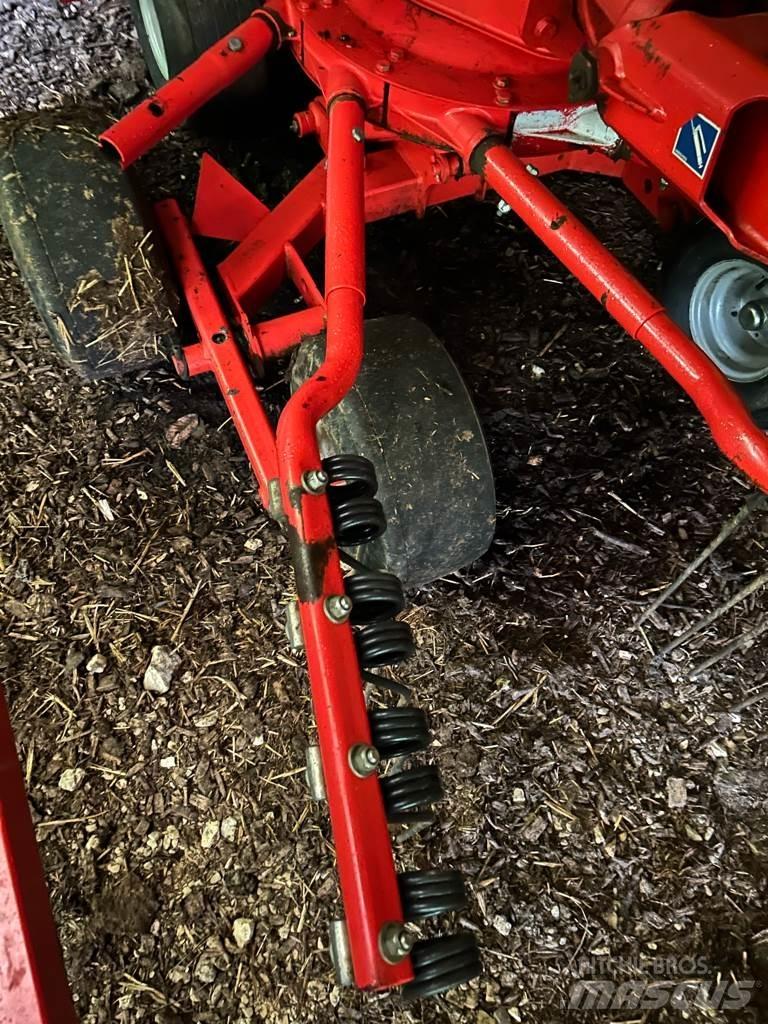 Kuhn GA 6632 料堆整形机