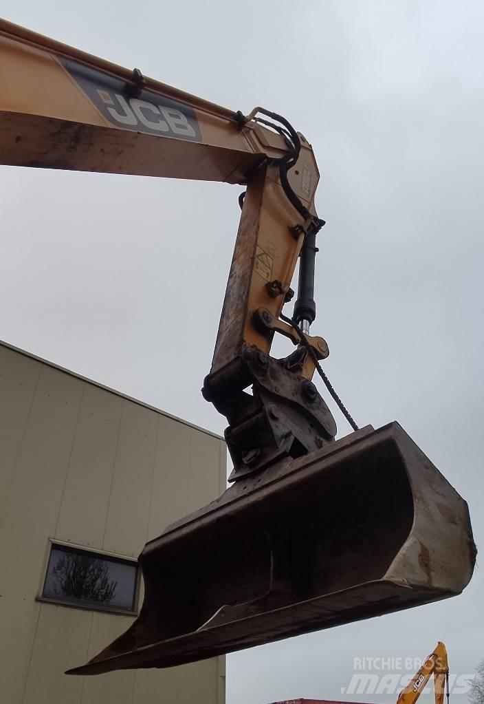JCB JS 220 LC 履带挖掘机