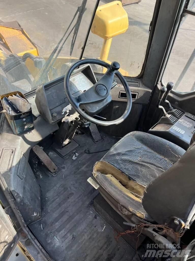 Komatsu WA 470 轮式装载机