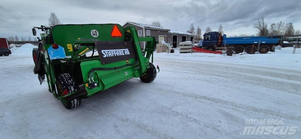 John Deere 835 割草调节装置