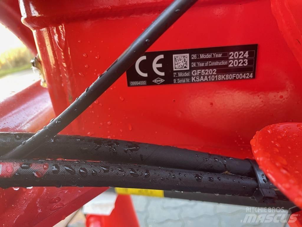 Kuhn GF5202 犁耙和摊草机
