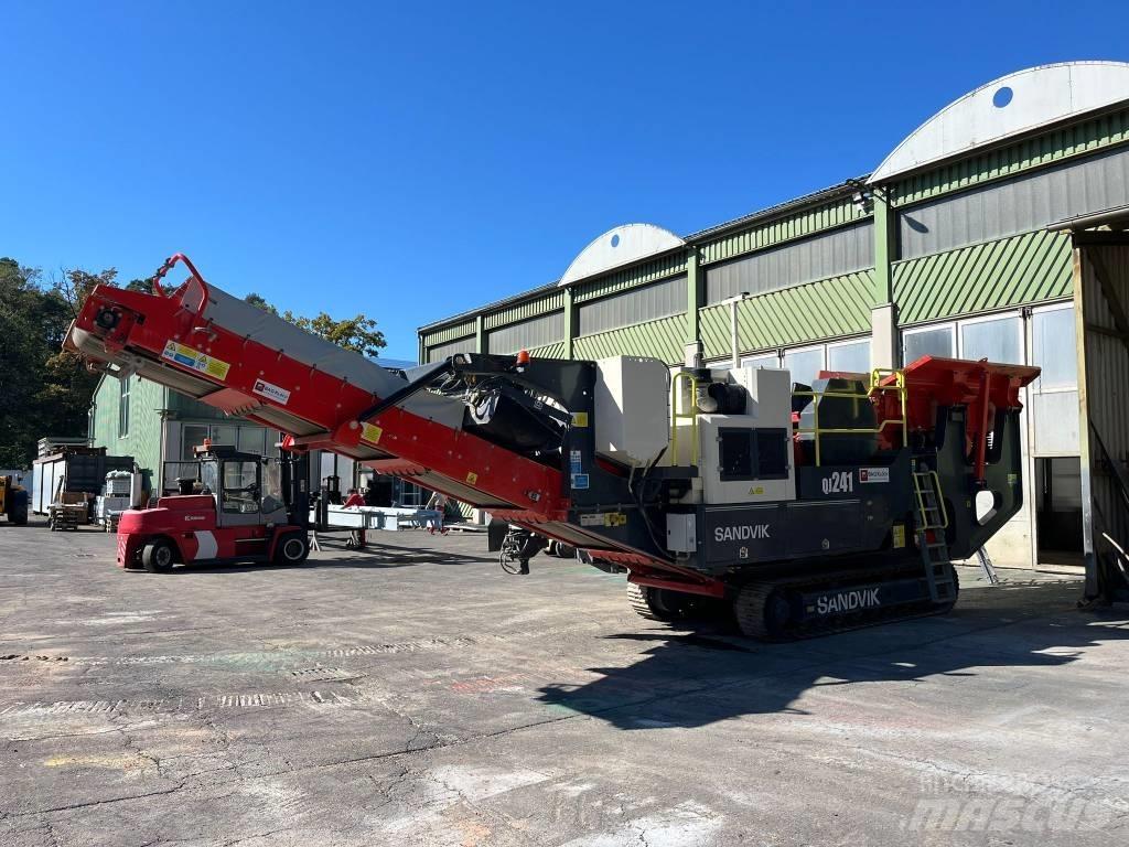 Sandvik QJ 241 移动式破碎机