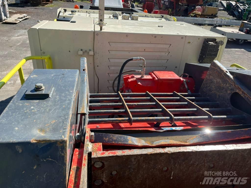 Sandvik QJ 241 移动式破碎机