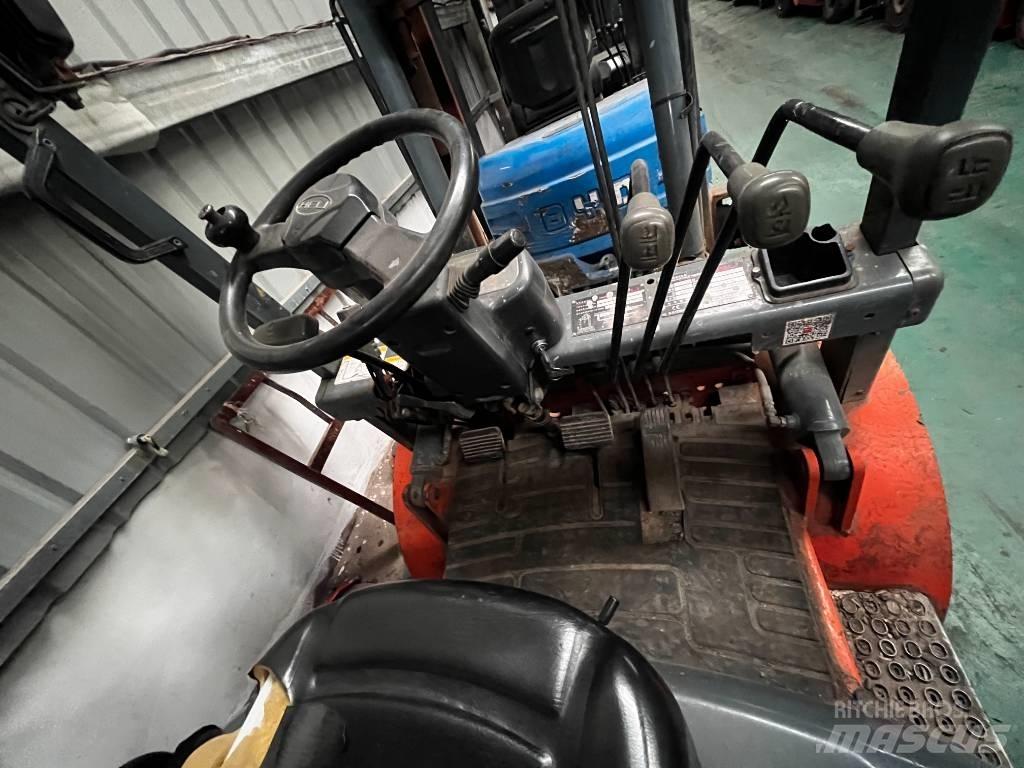 Heli CPCD 30 柴油叉车