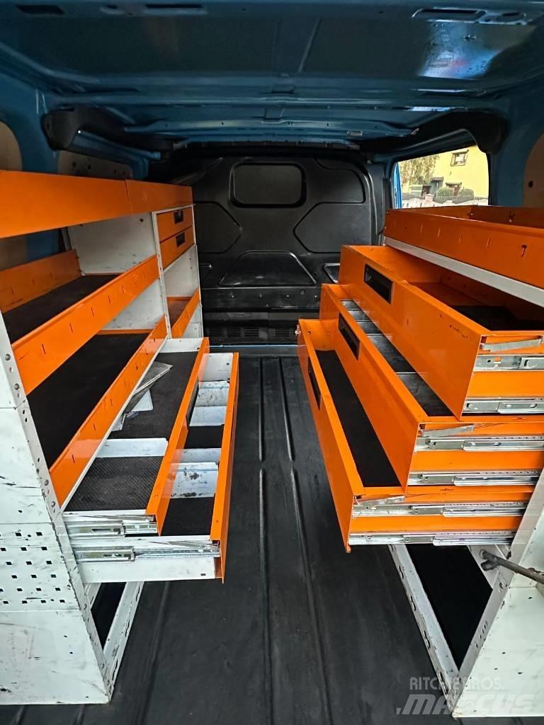 Ford Custom 大型面包车