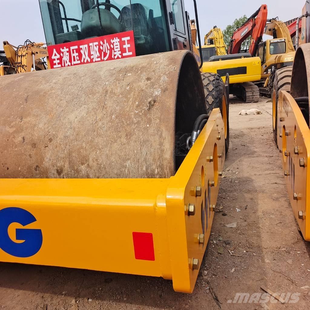 XCMG XS 143J 履带挖掘机