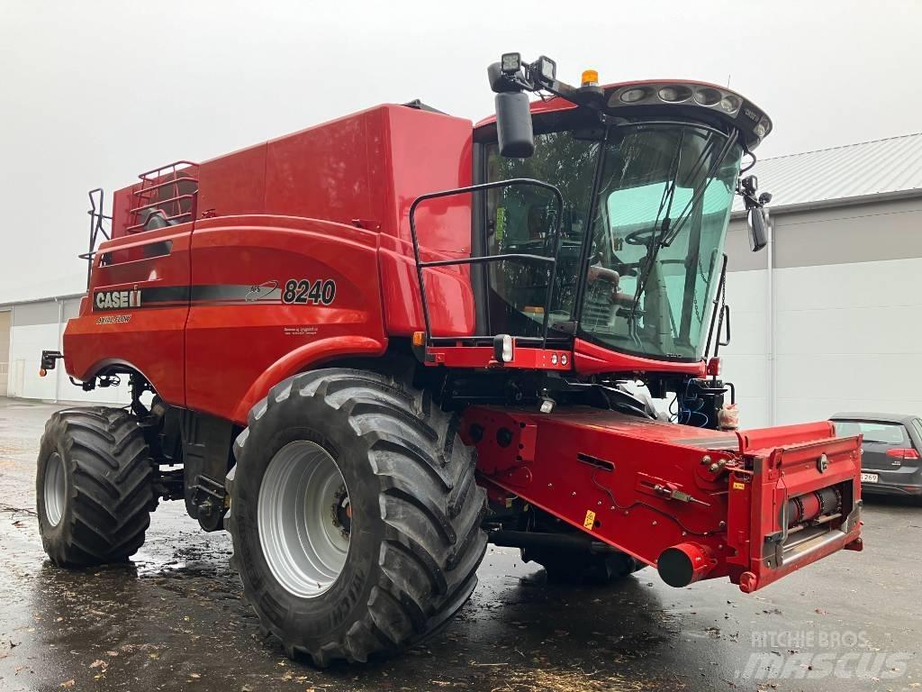 Case IH Axial 8240 联合收割机