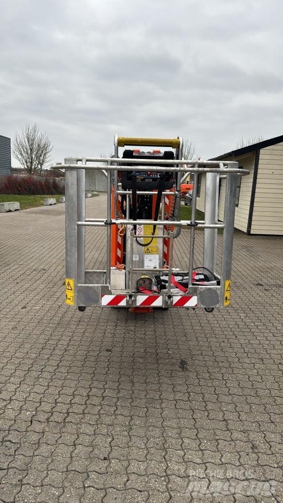 JLG X 20 J Plus 曲臂高空工作平台