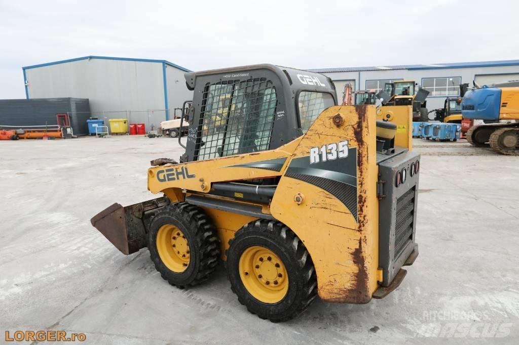 Gehl R 135 滑移装载机