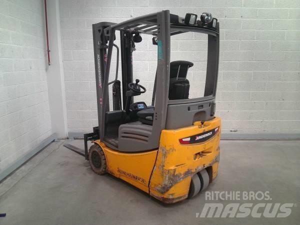 Jungheinrich EFG 215 电动叉车