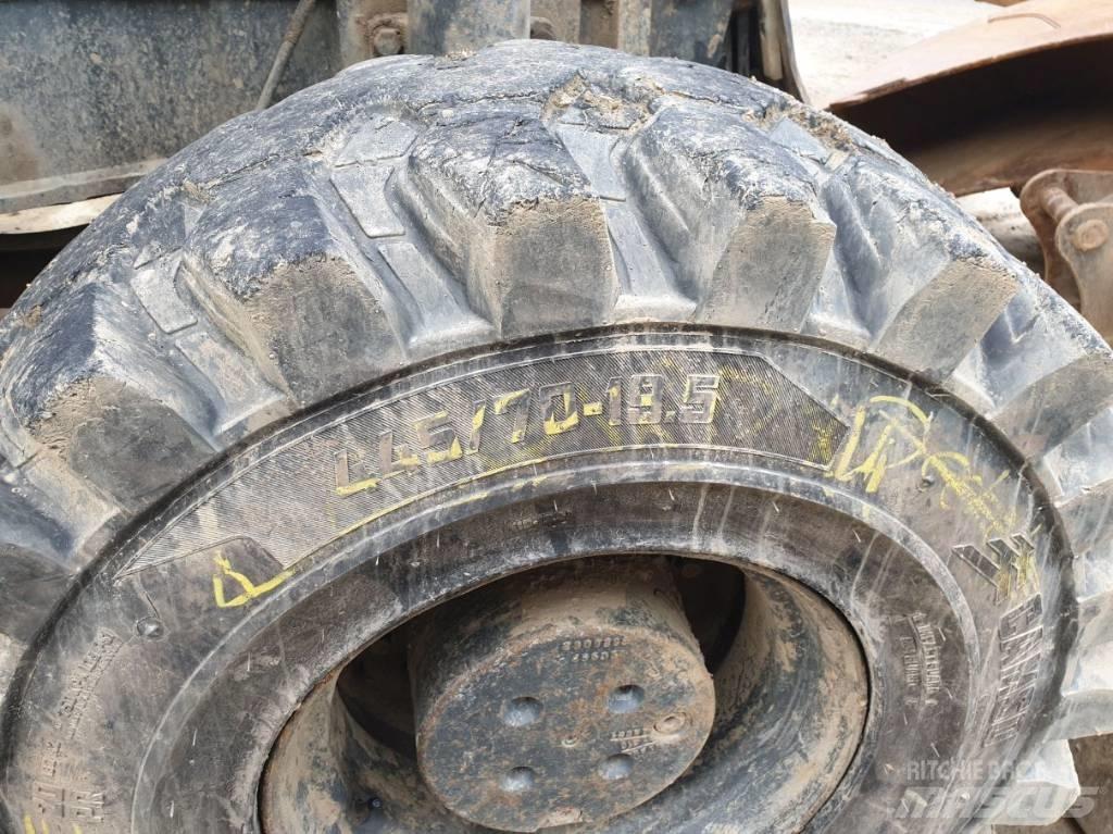 Komatsu PW180-7 轮式挖掘机
