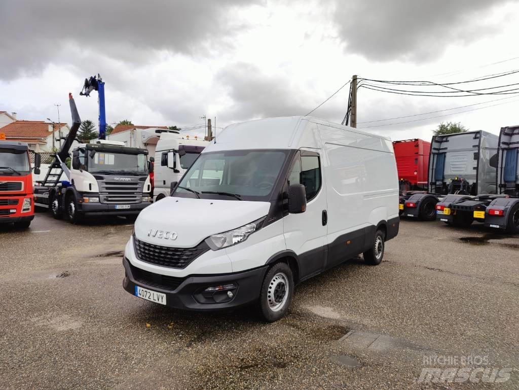 Iveco Daily 35 S 16 大型面包车