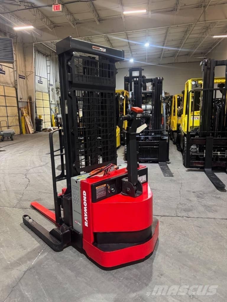 Raymond RSS40 行走式堆垛机