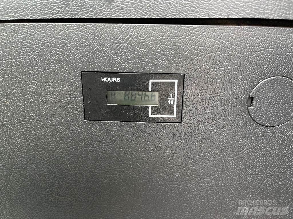 Hyundai HX140L 履带挖掘机