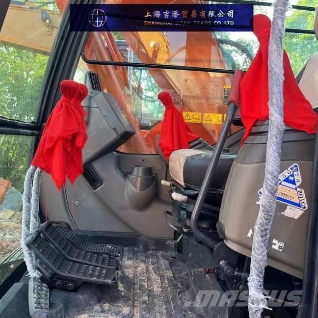 Hitachi ZX 135 履带挖掘机