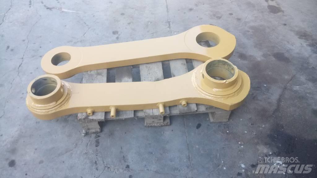 CAT 245 吊杆和铲斗