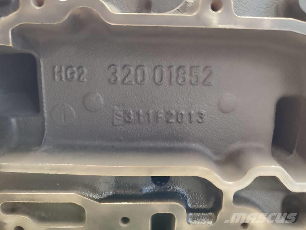 JCB 3CX engine post 发动机