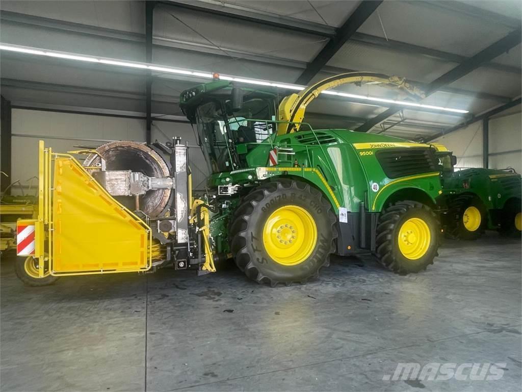 John Deere 8200i 自走式青贮饲料收割机