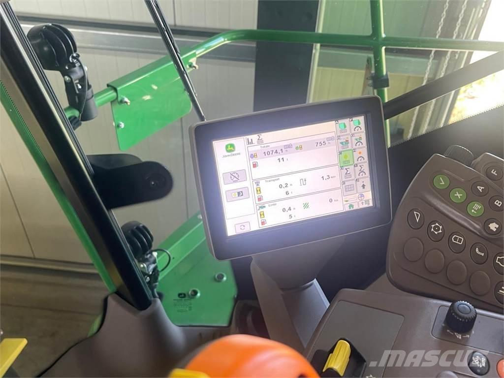 John Deere 8200i 自走式青贮饲料收割机