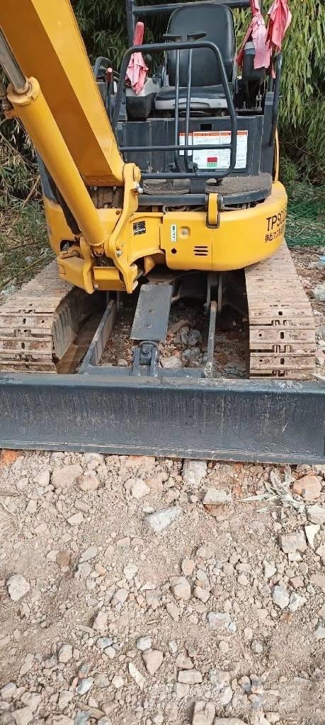Komatsu PC35 小型挖掘机