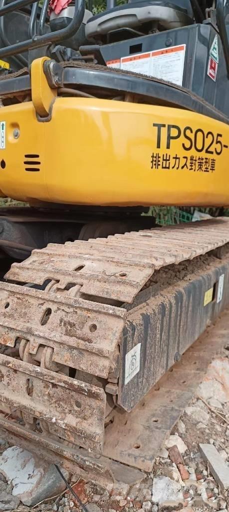 Komatsu PC35 小型挖掘机