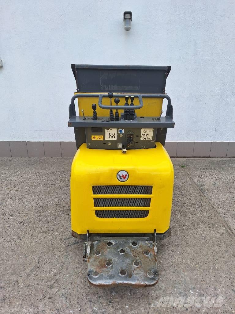 Wacker Neuson DT 12 履带式自卸车