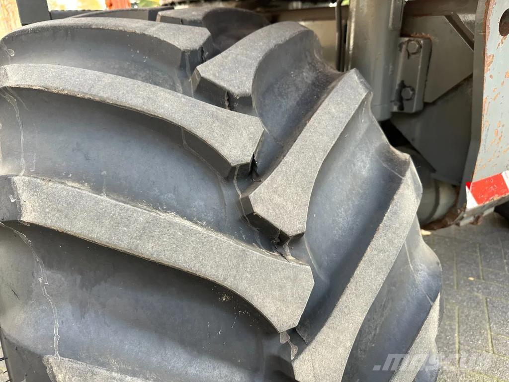 JCB JS145W 轮式挖掘机