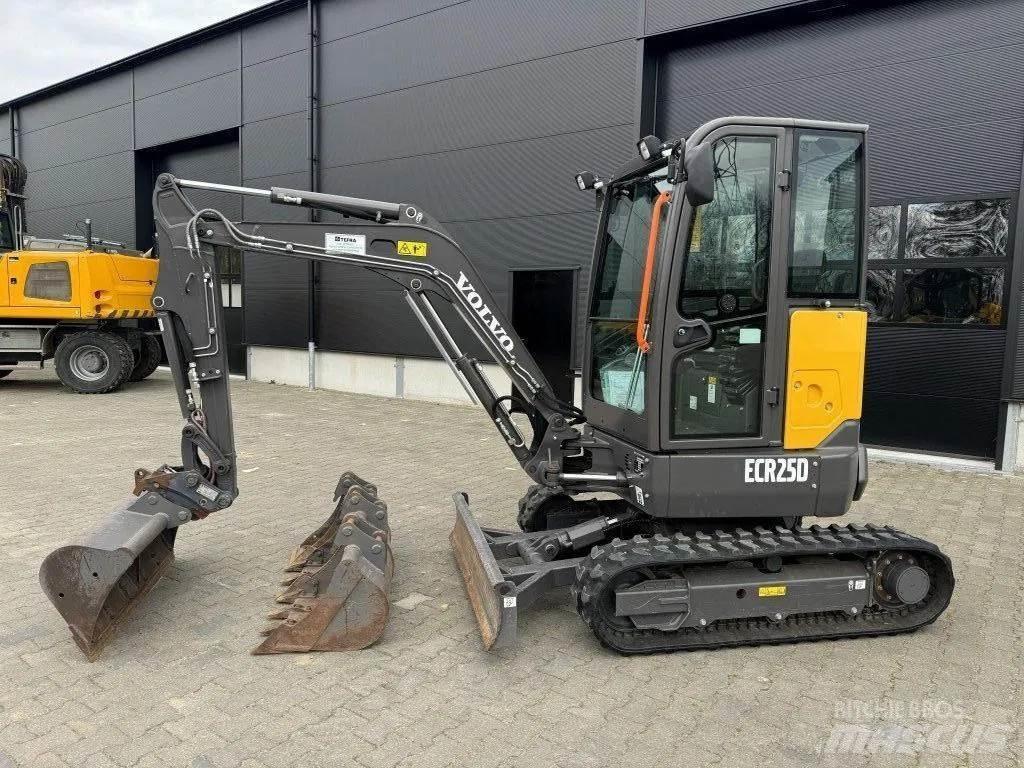Volvo ECR25D 小型挖掘机