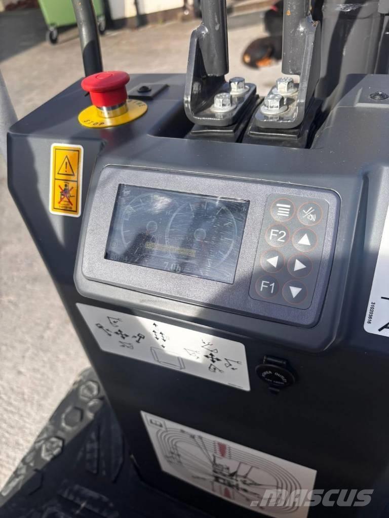 XCMG XE10E 小型挖掘机