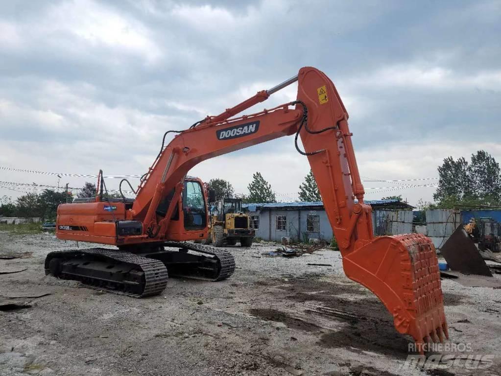 Doosan DX 225 LC 履带挖掘机