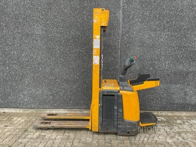 Jungheinrich ERC 216 行走式堆垛机