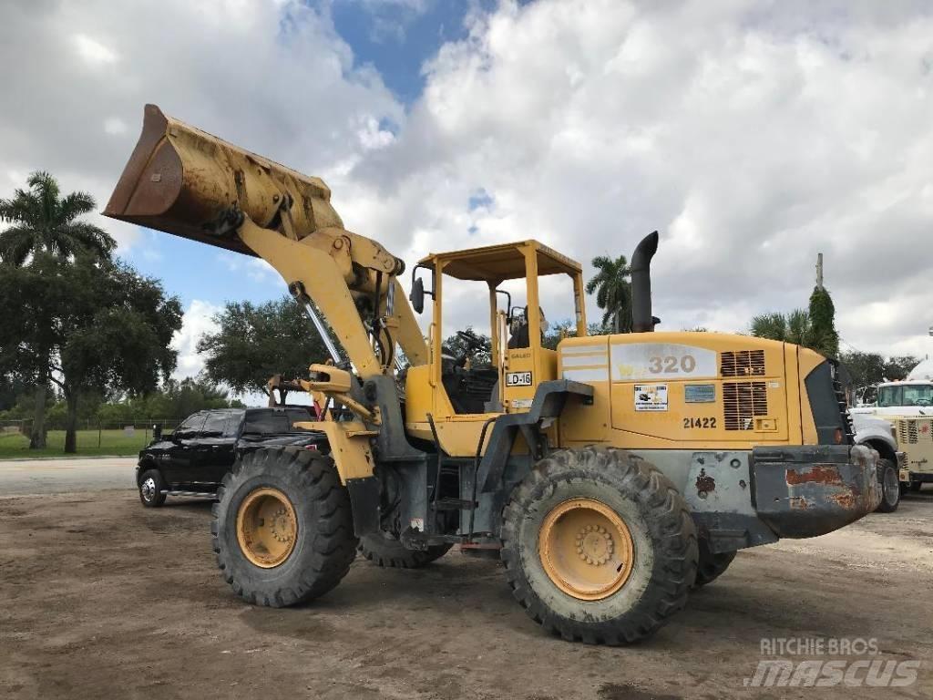 Komatsu WA320-5 轮式装载机