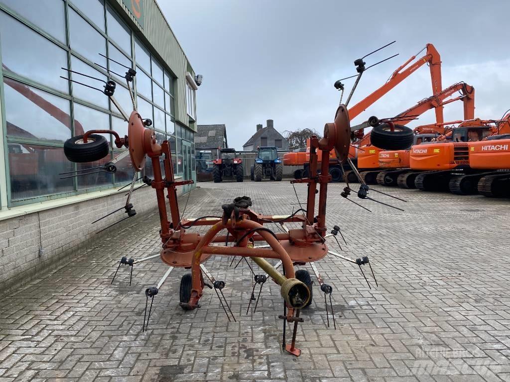 Kuhn 5000 H 犁耙和摊草机