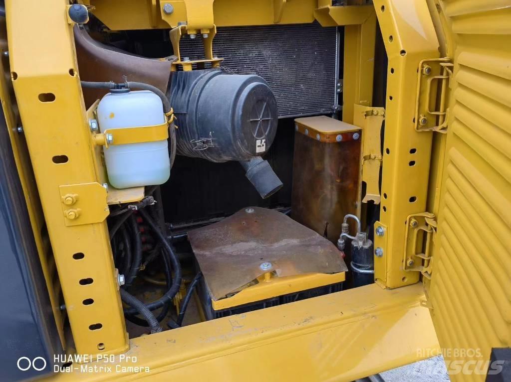 Komatsu PC130 履带挖掘机