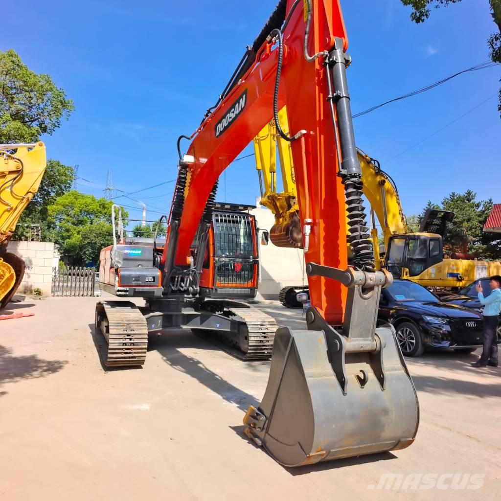 Doosan DX 225 LCA 履带挖掘机