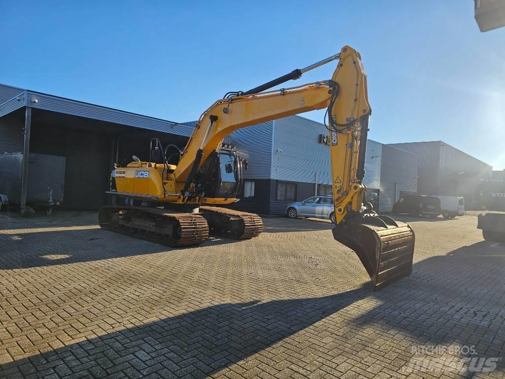 JCB JS 220 LC 履带挖掘机