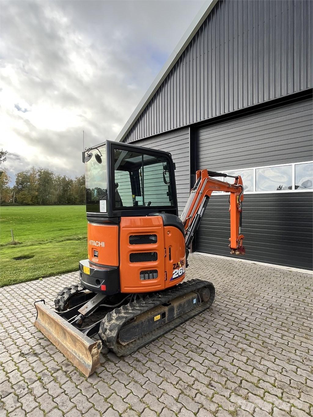 Hitachi ZX 26 U-6 CR 小型挖掘机