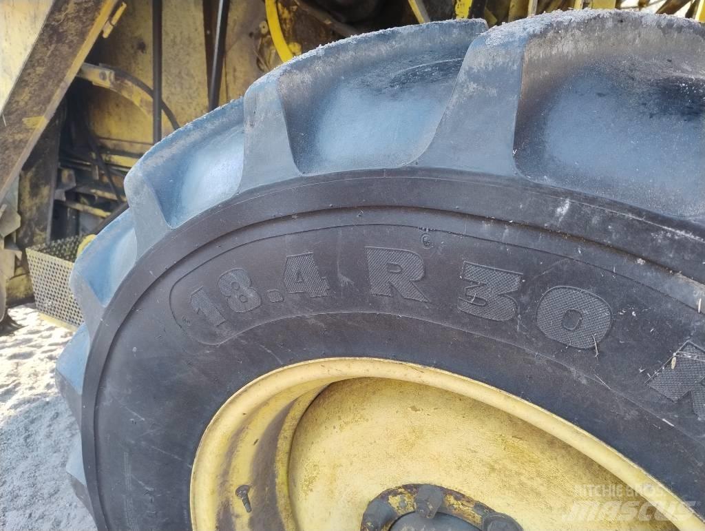 New Holland 8030 联合收割机