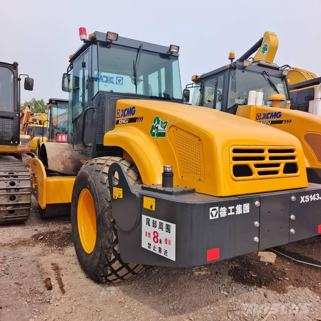 XCMG XS143J 履带挖掘机