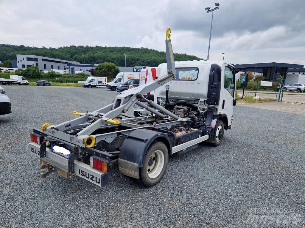 Isuzu N-Series 大型面包车
