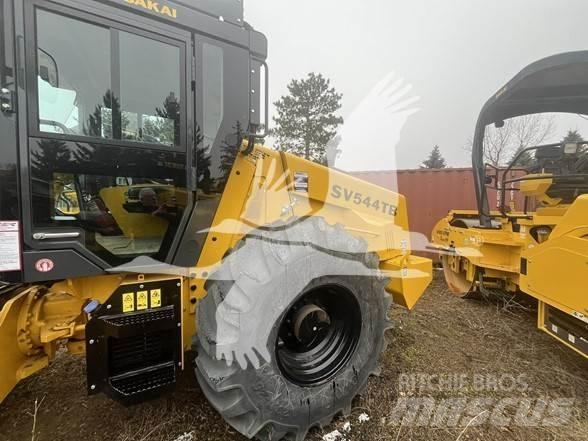 Sakai SV544T 单轮压路机