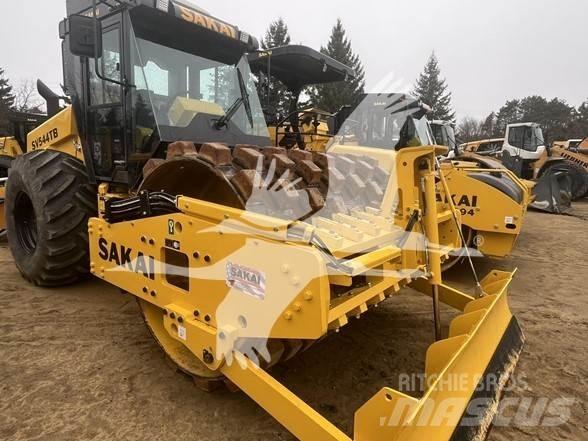 Sakai SV544T 单轮压路机