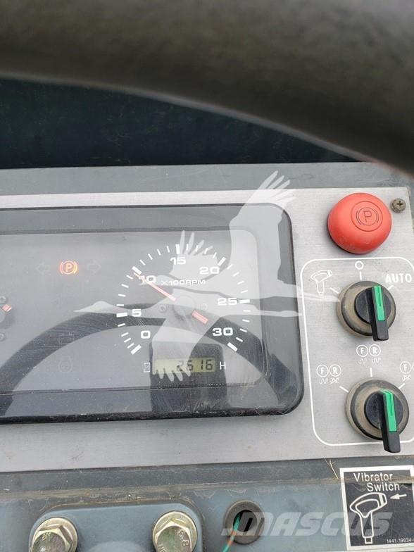 Sakai SW300-1 单轮压路机