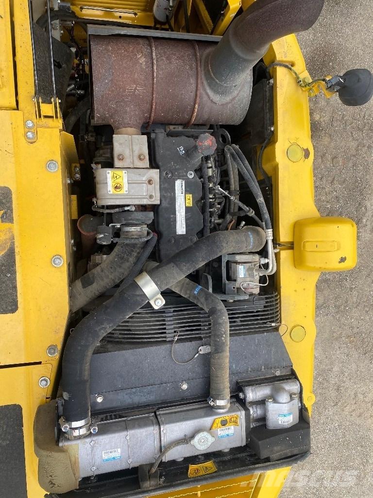 Komatsu PW 148-8 轮式挖掘机