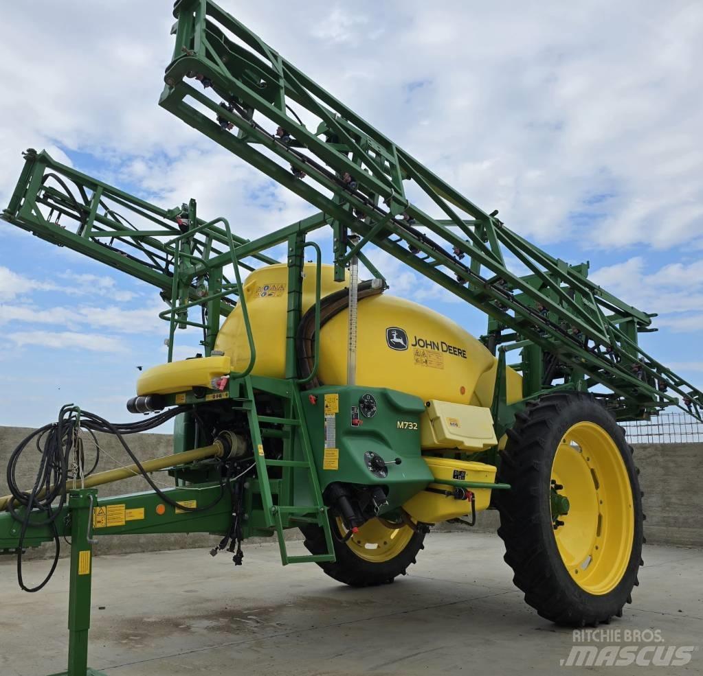 John Deere M 732 牵引式喷雾机