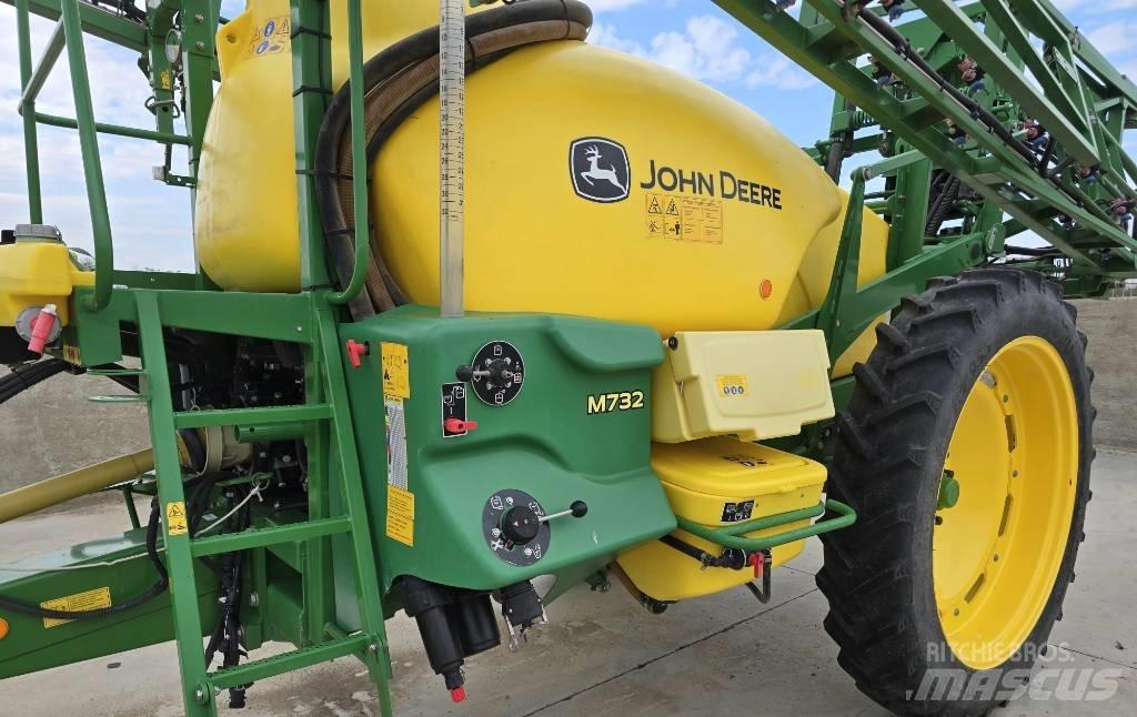 John Deere M 732 牵引式喷雾机
