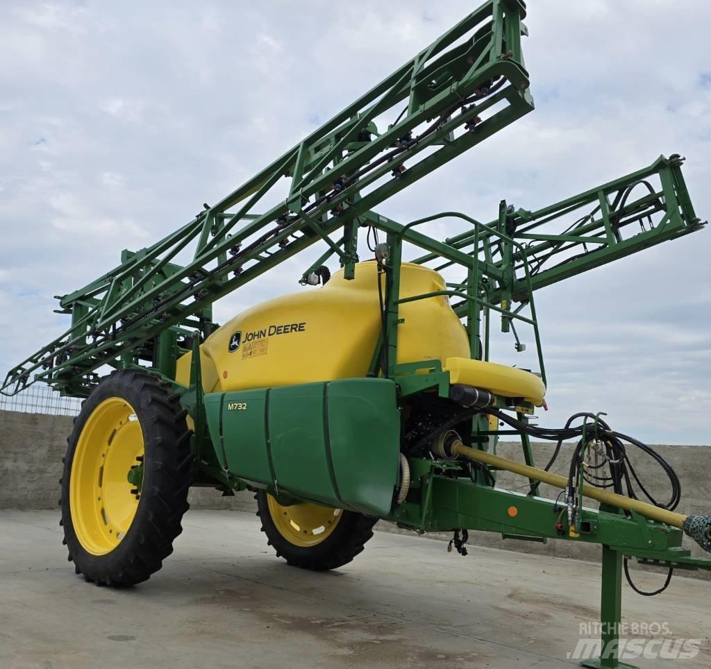 John Deere M 732 牵引式喷雾机