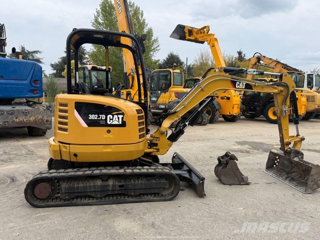 CAT 302.7 CR 小型挖掘机