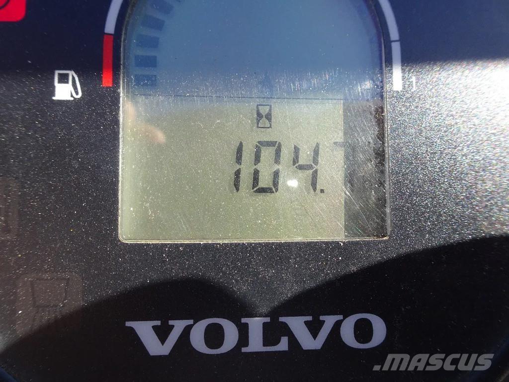 Volvo DD25P 双轮压路机