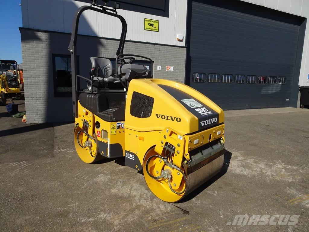 Volvo DD25P 双轮压路机